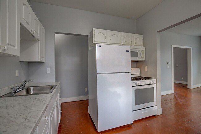 Building Photo - 3-bedroom apartment for rent