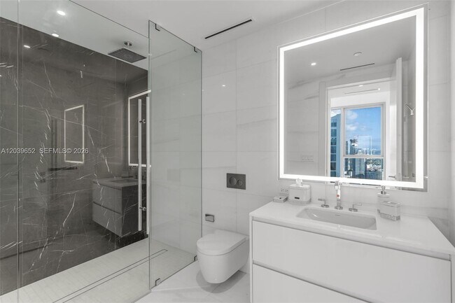 Building Photo - 300 Biscayne Blvd Way