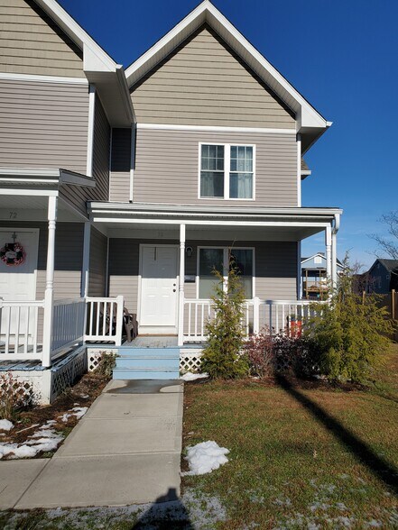 FRONT - 70 Naugatuck St