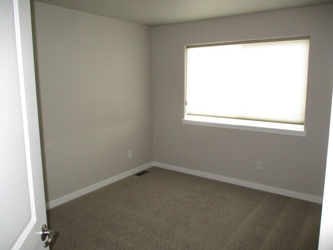 Building Photo - Brand New Construction Berthoud Property