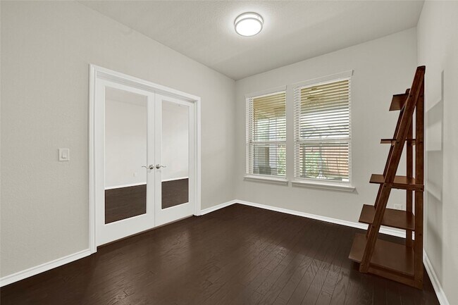 Building Photo - 1909 Monaco Memorial Ln