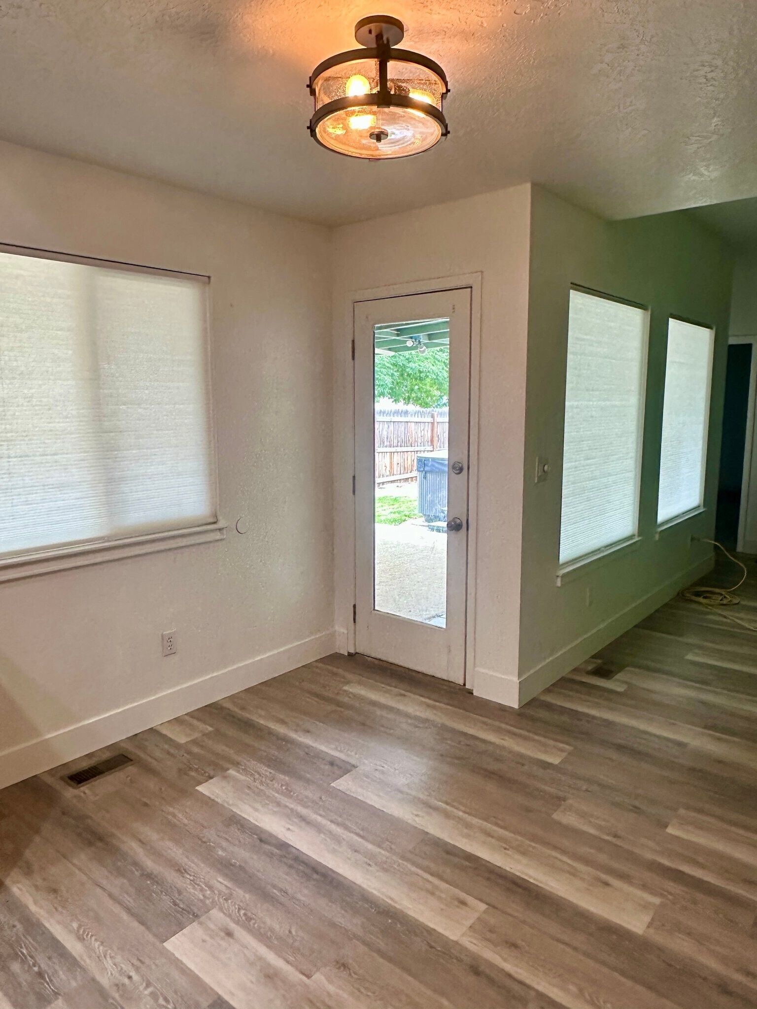 Building Photo - 1717 W Topanga Dr