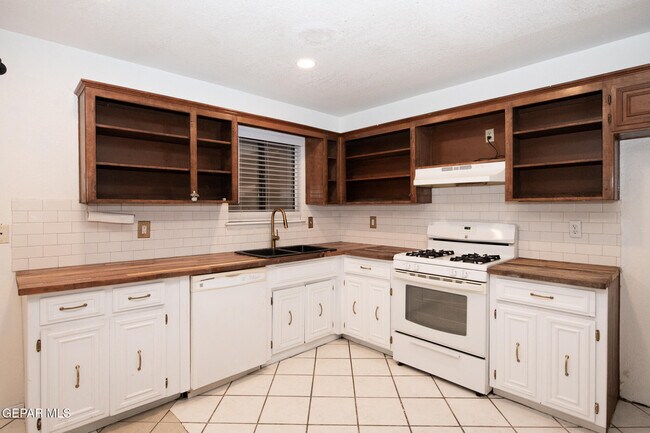 Building Photo - 11416 Lake Ozarks Dr