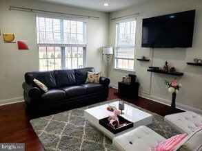 Building Photo - 323 W Boulder Dr