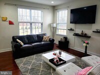 Building Photo - 323 W Boulder Dr