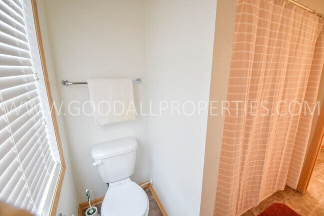 Building Photo - 2 Bedroom 2.5 Bathroom In West Des Moines with 2 car garage attached