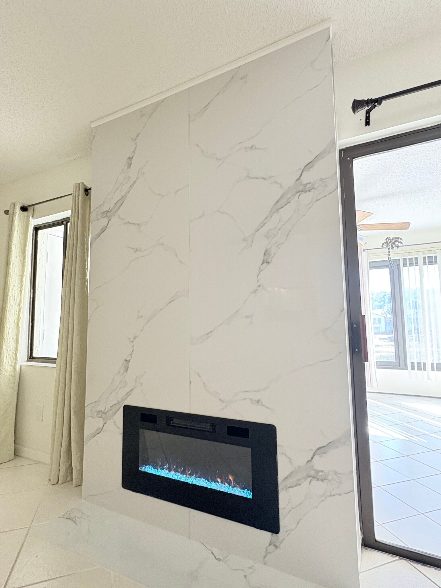 Electric fireplace - 1 Escondido Cir