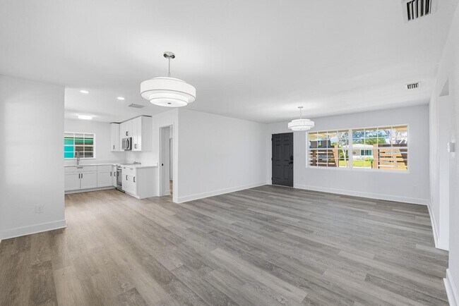 Building Photo - 2491 Coronado Way