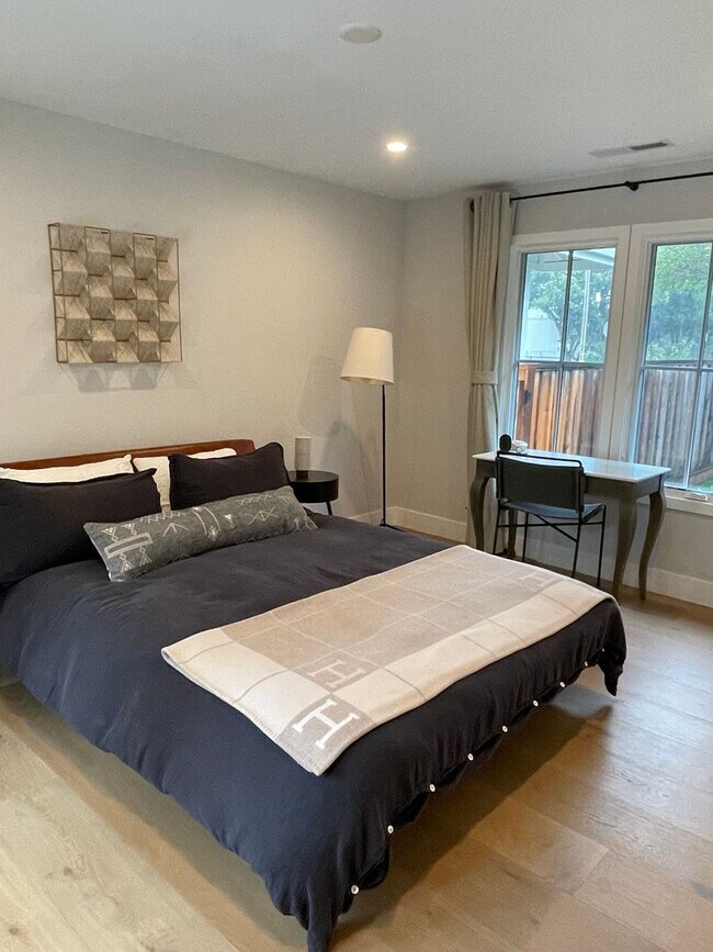 Building Photo - Stunning new build, top of the line everything, walk to town location, close to schools! INCLUDES...