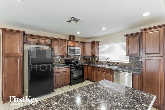 Building Photo - 11740 N 80th Dr