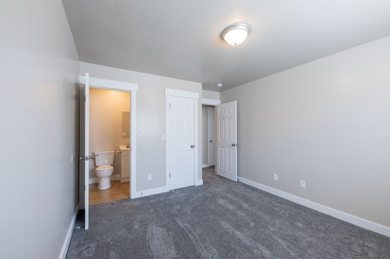 Building Photo - 5235 S Glendon Wy