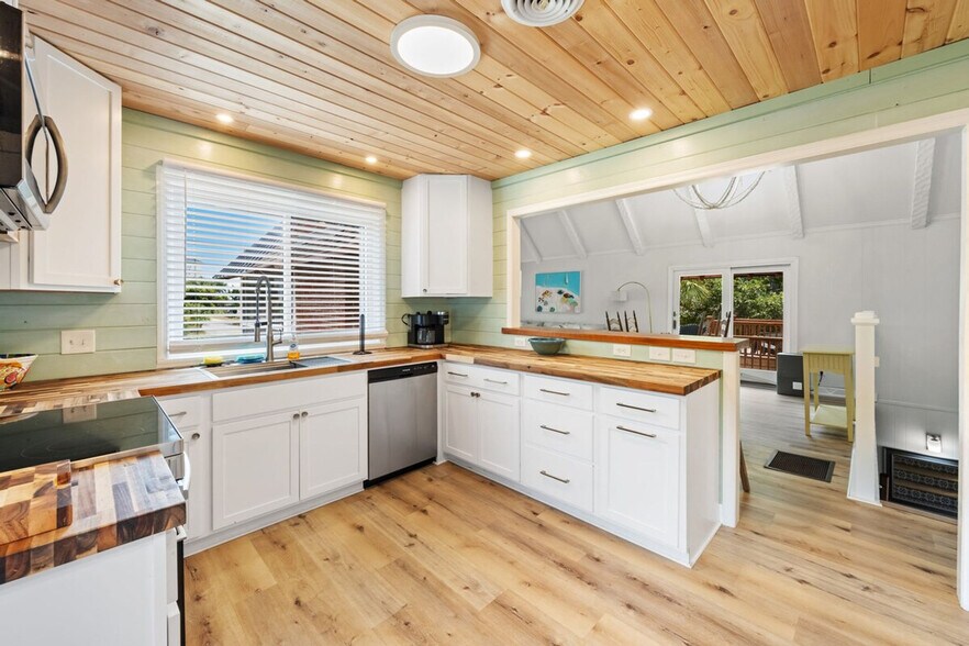 Building Photo - 165 Pioneer Loop