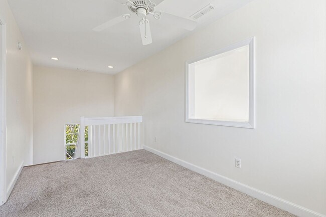 Building Photo - Chic's Beach Updated Rental!