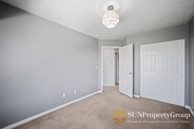 Building Photo - 1574 Calais Ct