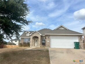 Building Photo - 203 Ponderosa Dr