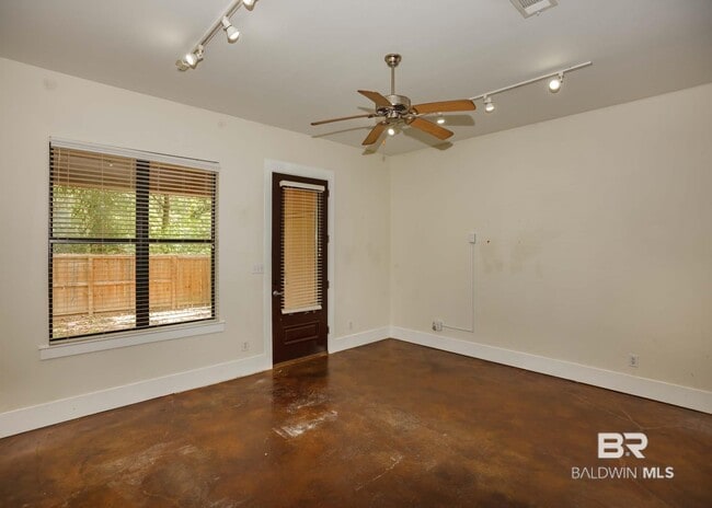 Building Photo - 109 Cody Ln