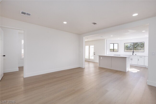 Building Photo - 3020 Donnegal Bay Dr