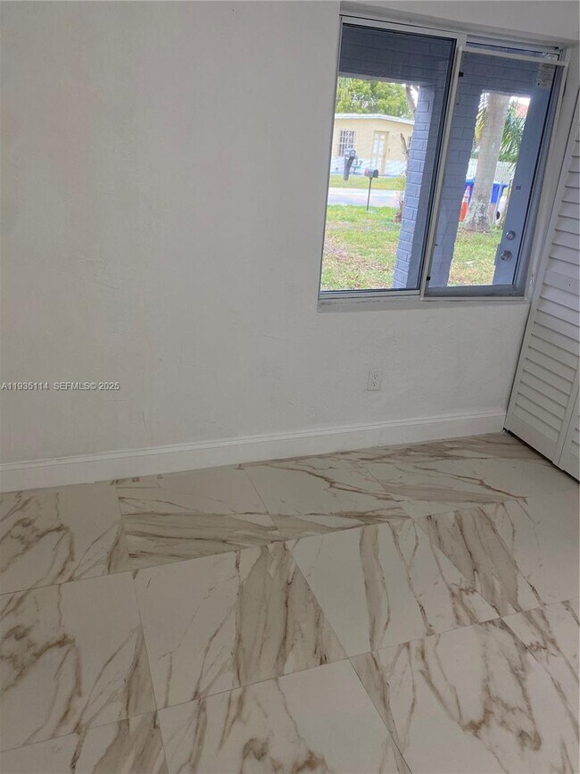 Building Photo - 2122 NW 5th St