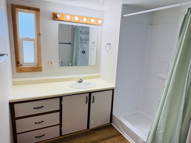 Building Photo - 2 Bedroom Just Remodeled Trailer in Billings Heights