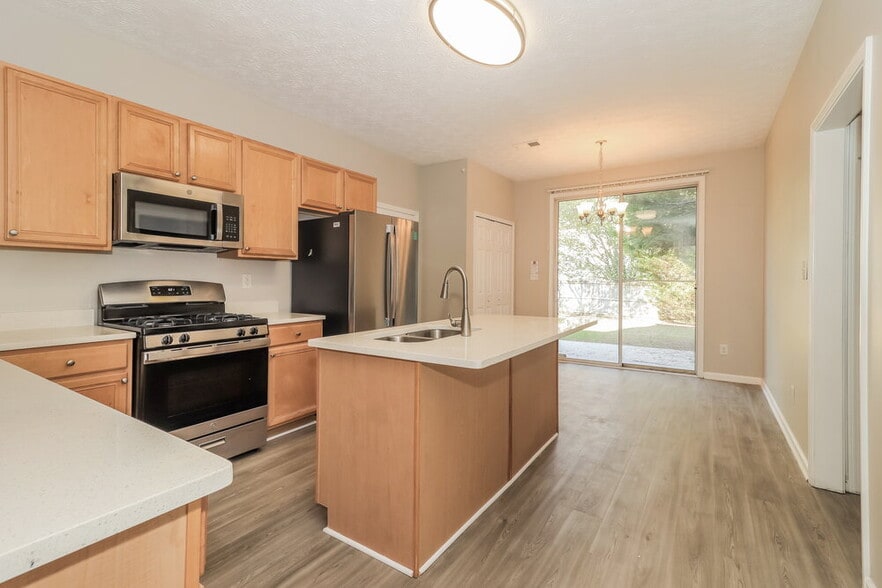 Building Photo - 108 Ancient Oaks Way