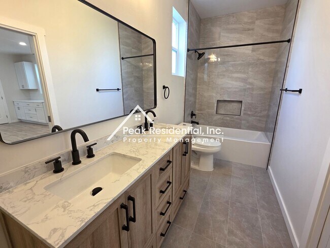 Building Photo - Updated 4bd/2ba Walnut Grove House