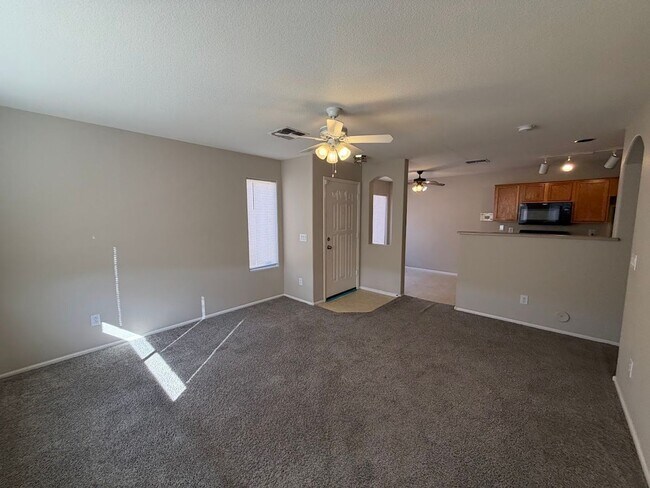 Building Photo - Beautiful 4 Bedroom Home for Rent in Goodyear!