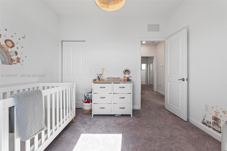 Building Photo - 20544 NE 5th Pl