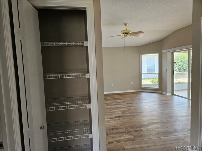 Building Photo - 2137 N Brentwood Cir