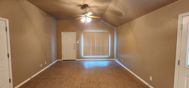 Building Photo - 3 Bedroom 2 Bath off Clear Creek Viewable ...