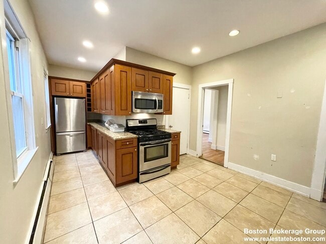 Building Photo - 72 Calumet St