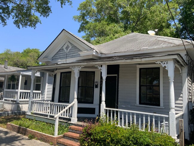 Primary Photo - DOWNTOWN WILMINGTON - 3 Bedroom & 1 Bath -...