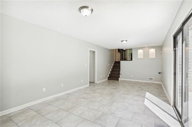 Building Photo - 4935 Cambridge Dr