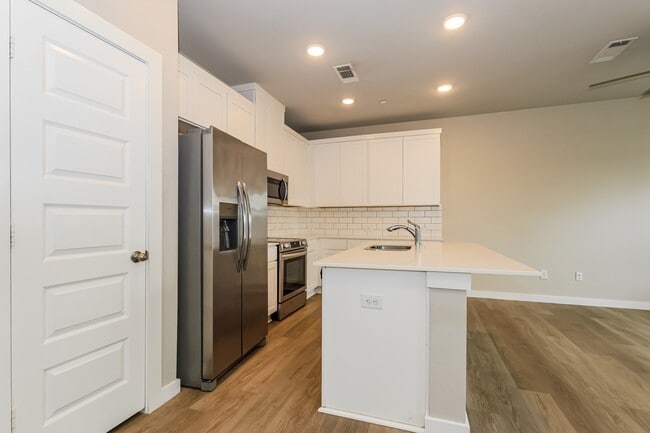 Building Photo - 18342 W Centro Cir