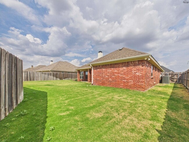 Building Photo - 4806 Falcon Crest Blvd