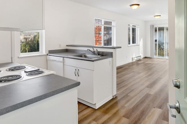 Interior Photo - 3163 Studio Ln