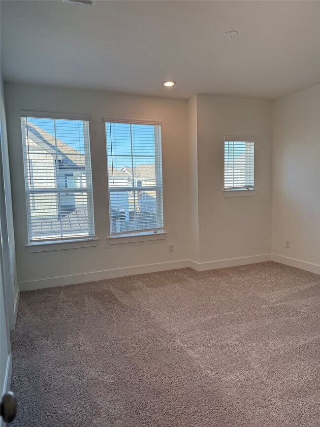 Building Photo - 1442 Shaded Rock Dr