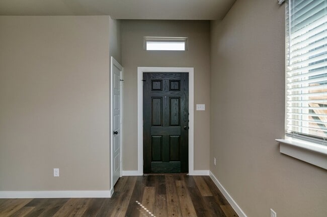 Building Photo - GORGEOUS 3 BEDROOM DUPLEX LOCATED IN MIDLOTHIAN ISD!