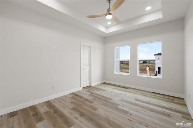 Building Photo - 17 E Solar Dr