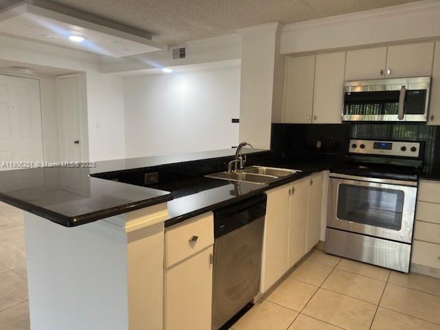 Building Photo - 650 S Park Rd