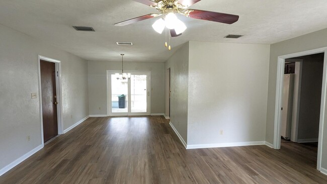 Building Photo - Cozy Home in NW Area