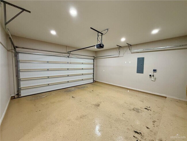 Building Photo - 17 West Dr