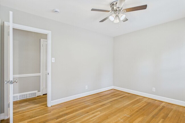 Building Photo - Large Home in Guilford Hills, Hardwood Flo...
