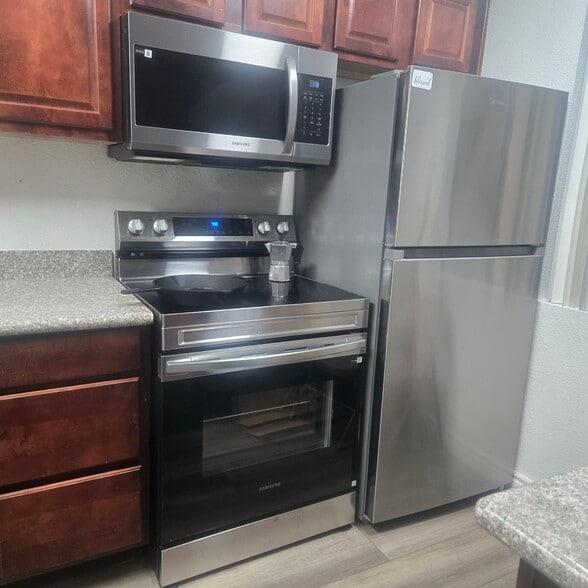 Building Photo - 5080 Indian River Dr