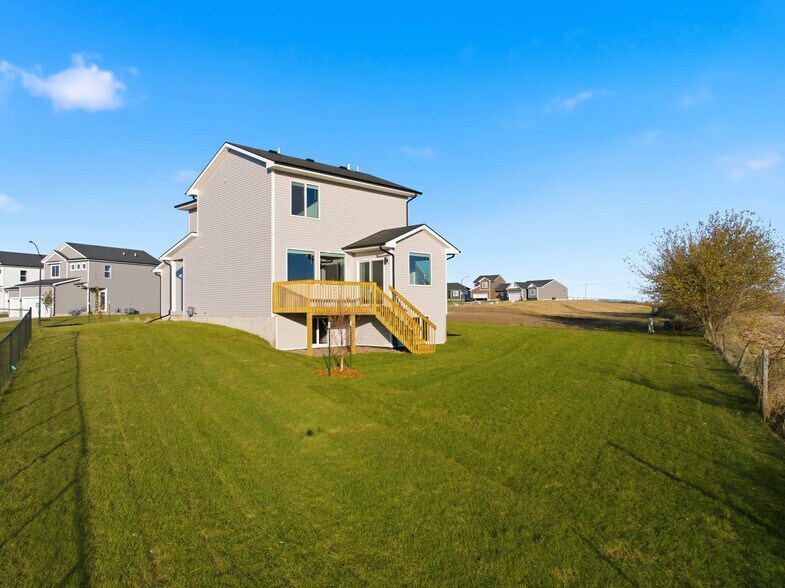 Building Photo - 526 43rd St SW