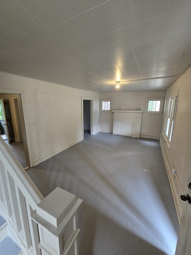 Building Photo - 1925 Foster Ave