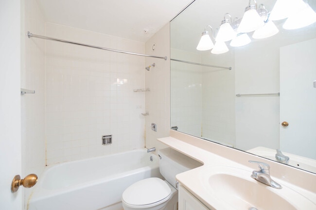 Building Photo - 211 E Ohio St