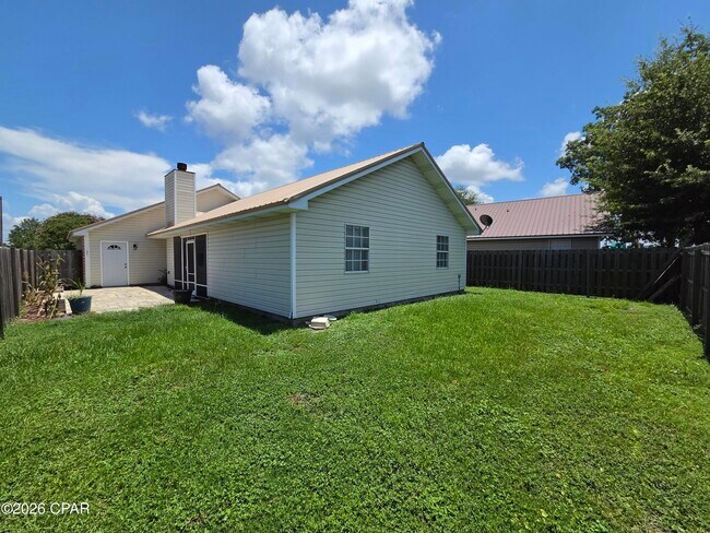 Building Photo - 4012 Woodridge Rd