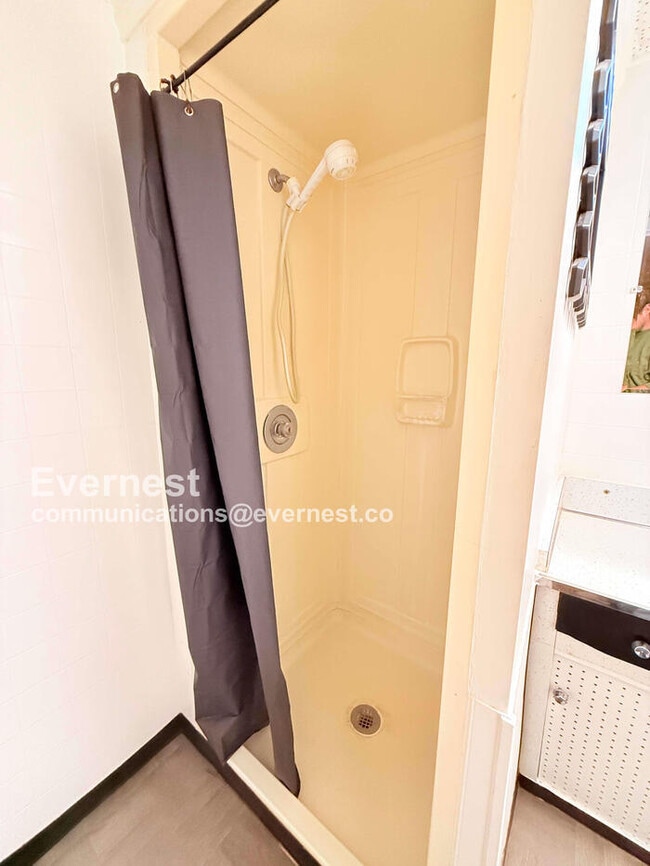 Building Photo - W/D Included! Single-Family Home w/ Centra...