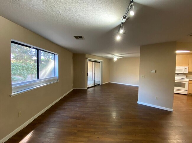 Building Photo - Tuscany Place Triplex