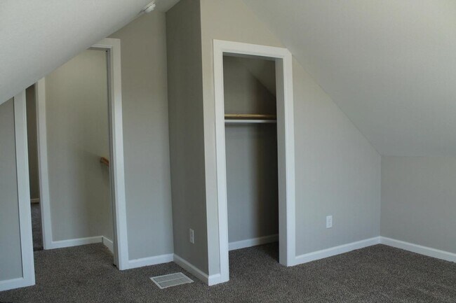 Building Photo - Modern Elegance Meets Comfort – Fully Remodeled 4BR/2BA Dream Home!